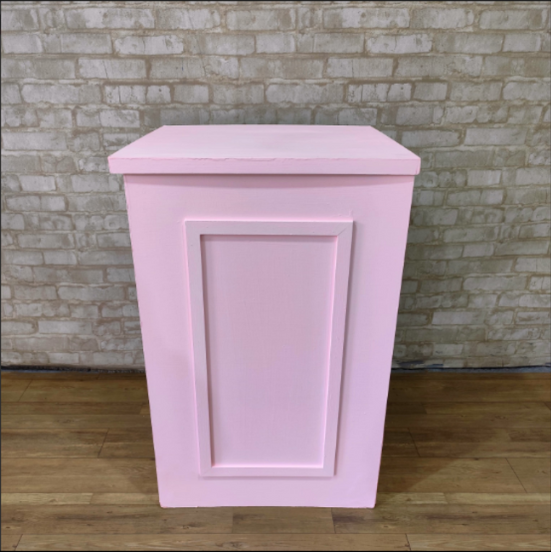 Alugue Mesa de Cubo Boiserie Rosa Bebê G