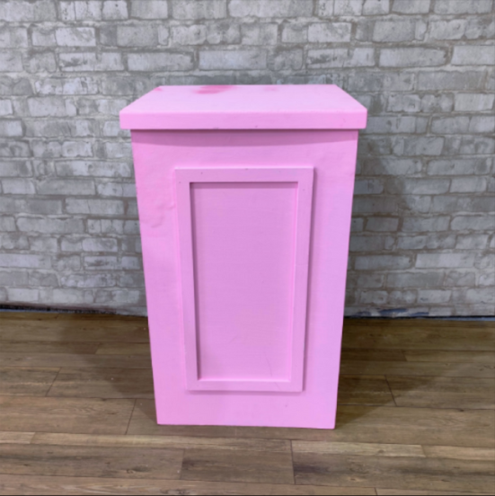 Alugue Mesa de Cubo Boiserie Lílas M