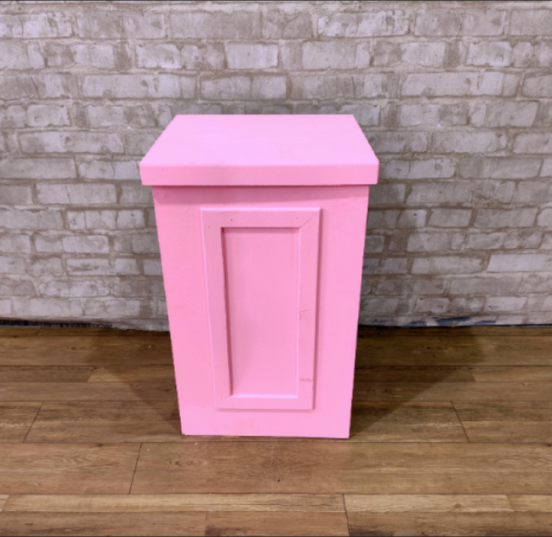 Alugue Mesa de Cubo Boiserie Rosa Chiclete P