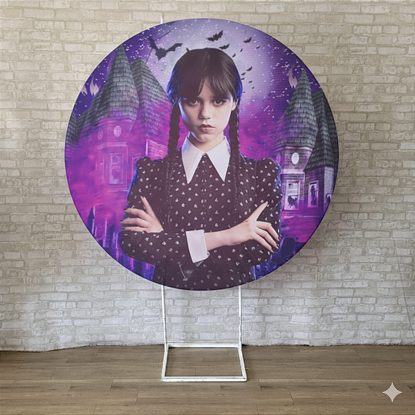 Alugue Estrutura Painel Redondo e a Capa de Tecido do Tema - Wandinha