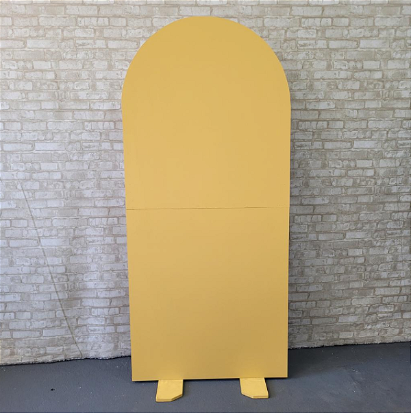 Alugue Estrutura Painel Romano de Madeira Amarelo