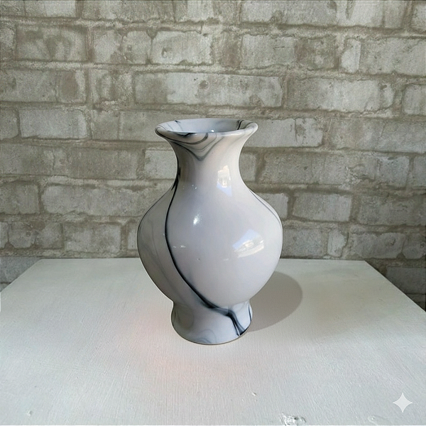 Alugue Vaso de Porcelana Branco com Detalhe Verde P