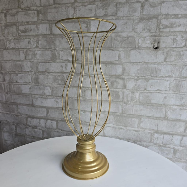 Alugue Vaso de Ferro Dourado M