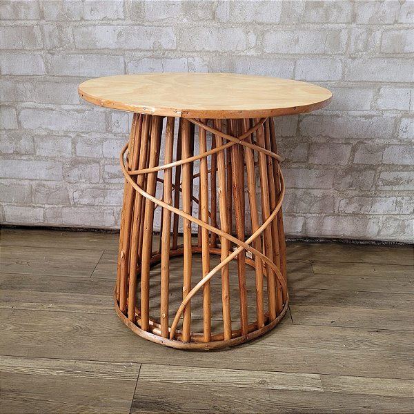 Alugue Mesa Cone de Vime P