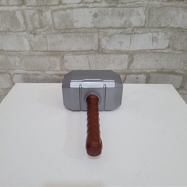Alugue Item Decorativo Martelo Thor