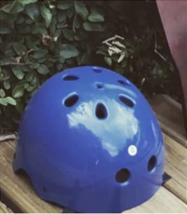 Capacete de proteção para skate azul