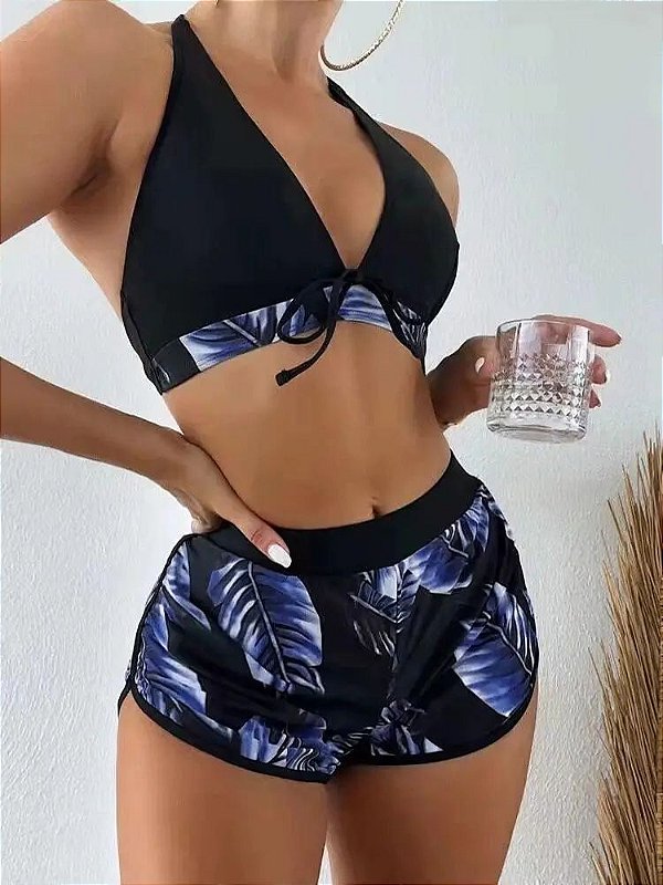 Conjunto biquíni modelo top com detalhe barrado estampado e shorts estampado