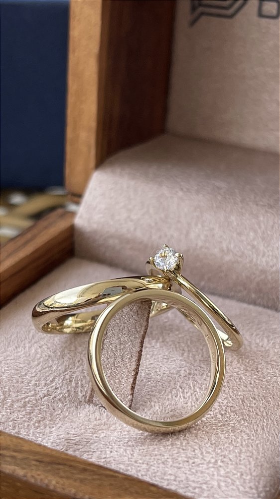 ALIANÇA EM OURO 18K Tradicional