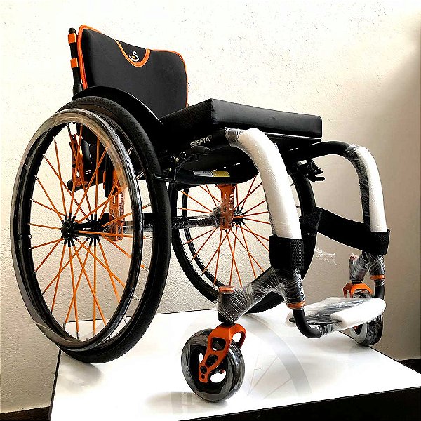 Cadeira de Rodas Monobloco Sigma Smart Preto Fosco c/ Laranja