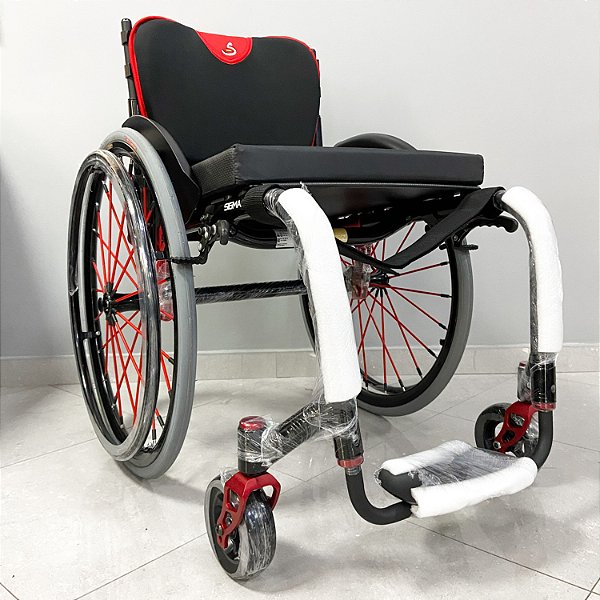 Cadeira de Rodas Monobloco Sigma Smart Preto Brilhante c/ Vermelho