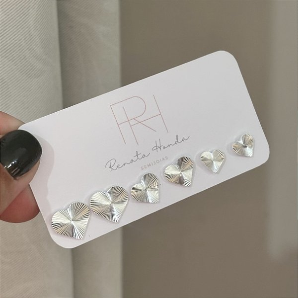 Brinco coração texturizado