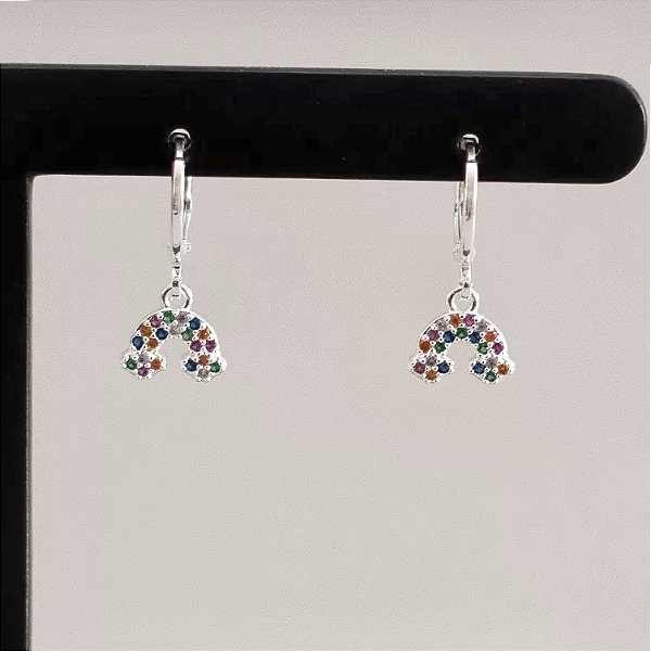 Brinco argola arco íris