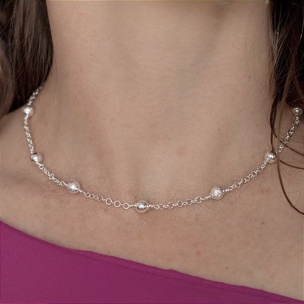 Colar choker esferas