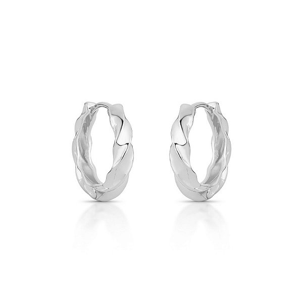 Brinco argola torcida