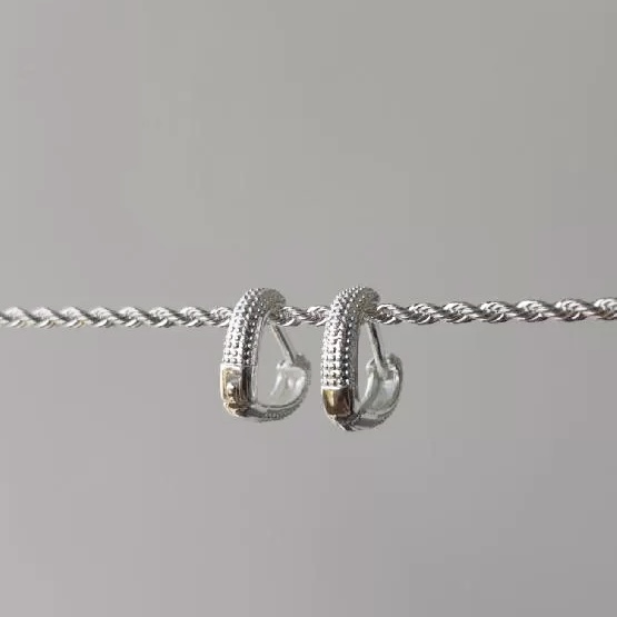 Brinco argola trabalhada