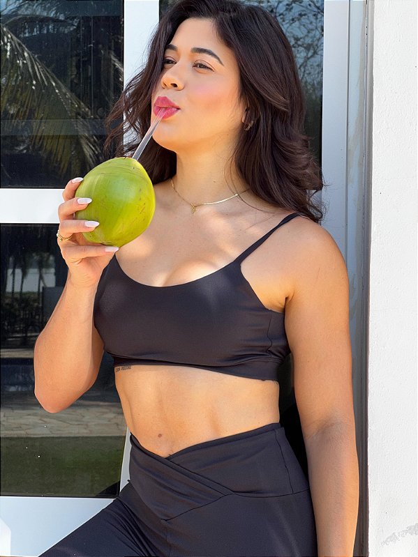 Conjunto preto recorte cóz