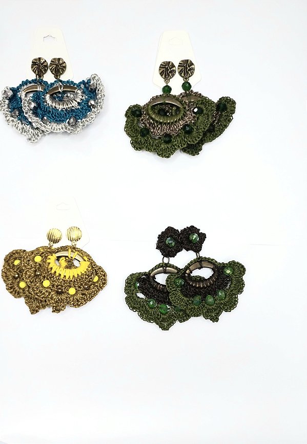 Brincos em croche ,cristais verdes