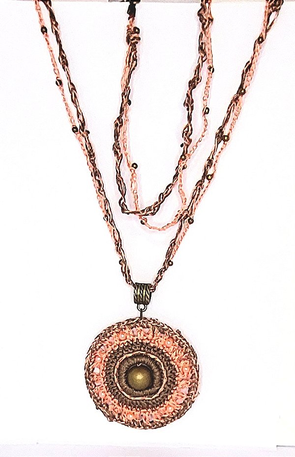 Colar de croche -mandala salmao