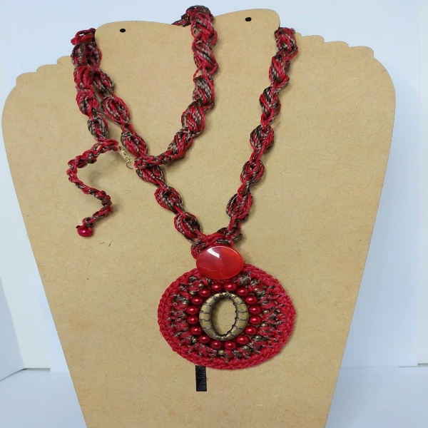 Colar em crochê