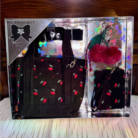 Conjunto de mini bolsa Madden Girl com bordado de cerejas