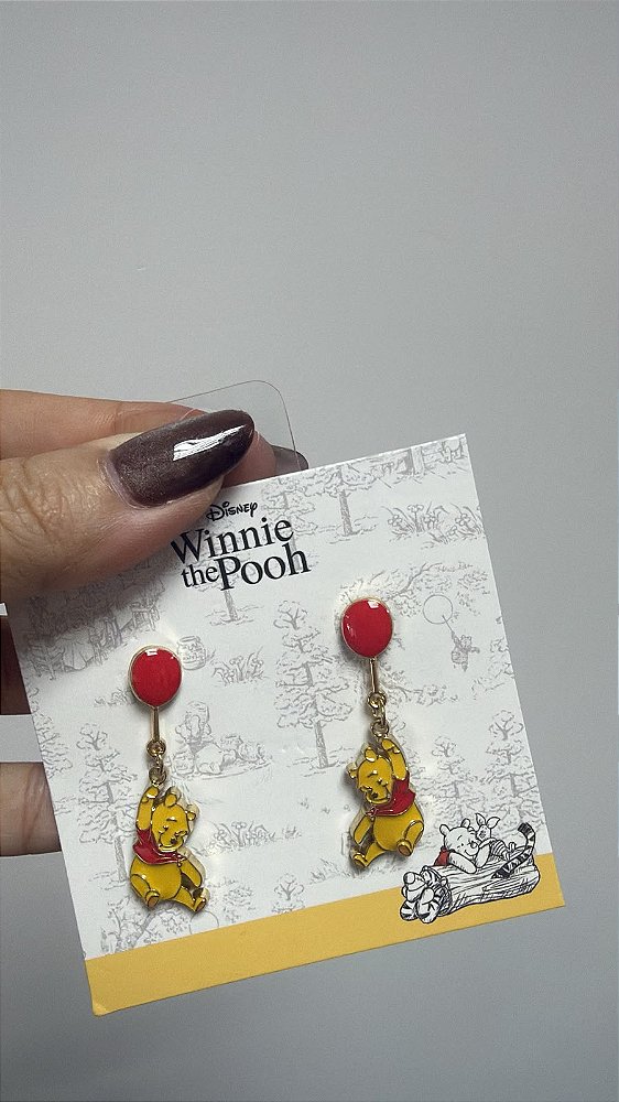 Brincos Disney Ursinho Pooh com Balão Vermelho – Winnie the Pooh Dourado