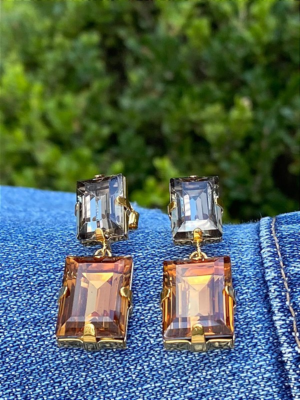 BRINCO CHATON QUADRADO ÂMBAR E DOURADO