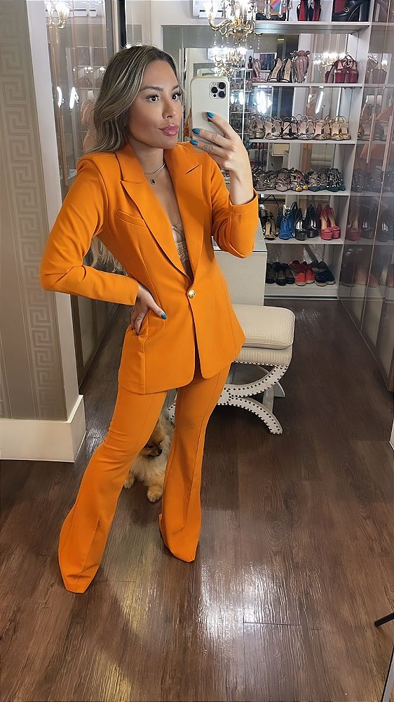 Conjunto em Alfaiataria Helena Ocre