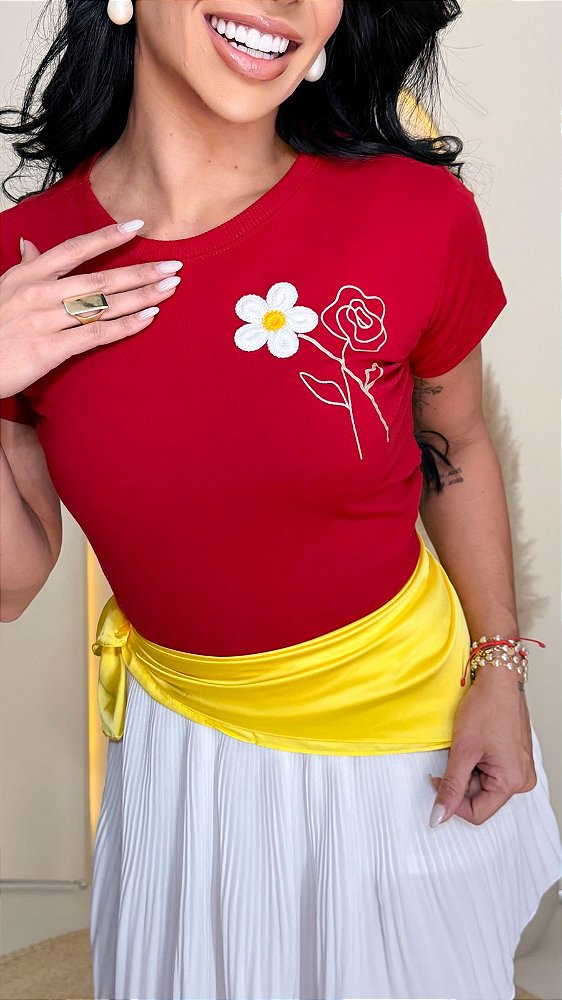 TSHIRT FEMININA ALGODÃO FLOR APLICAÇÃO LATERAL / VERMELHA