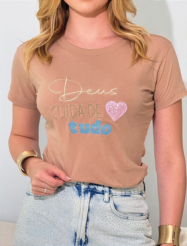 TSHIRT FEMININA ALGODÃO DEUS CUIDA DE TUDO / NUDE