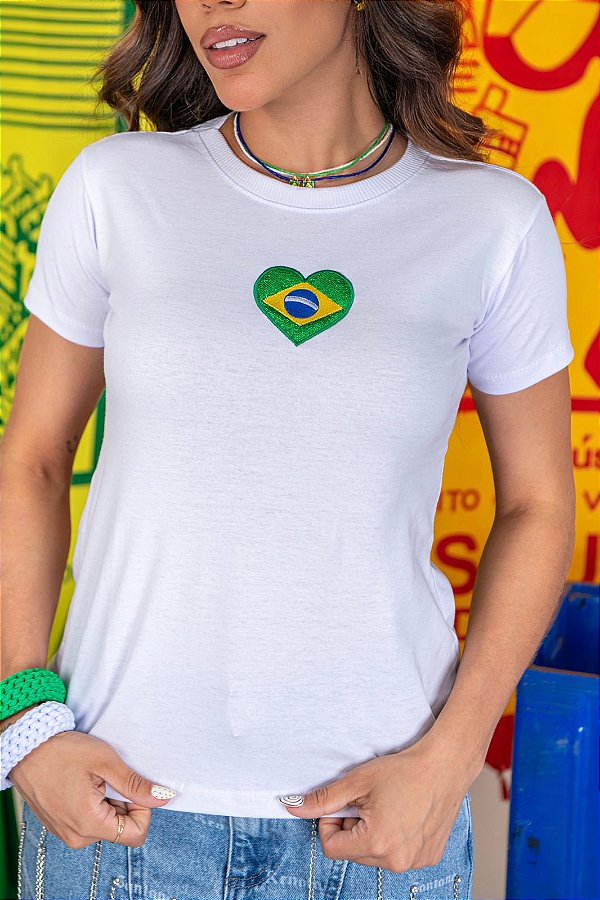 TSHIRT FEMININA ALGODÃO BRASIL CORAÇÃO BORDADA / BRANCA