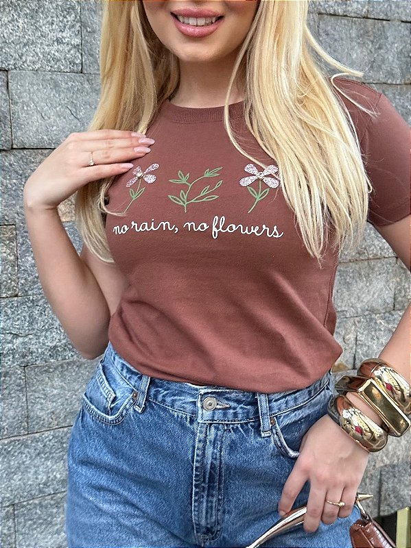 TSHIRT FEMININA ALGODÃO FLORES EM INGLES / CHOCOLATE
