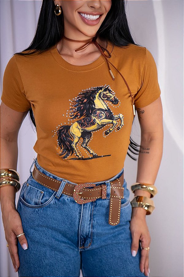 TSHIRT FEMININA ALGODÃO COUNTRY CAVALO COM STRASS / CARAMELO
