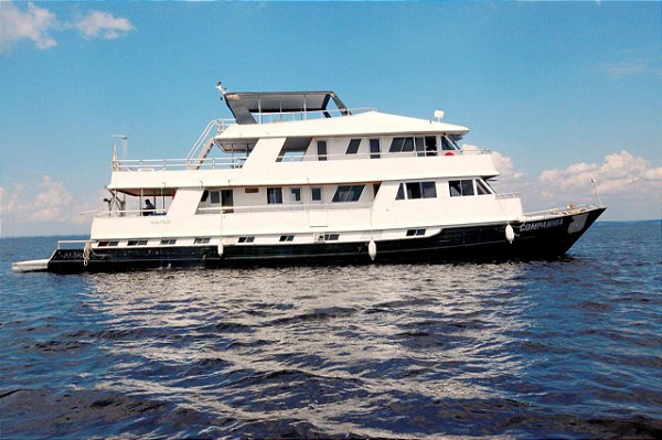 Barco Iate Companhia (35 PESSOAS )