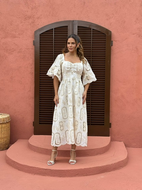 Vestido Cintia Cordone Midi de Algodão Bordado Branco com Bege