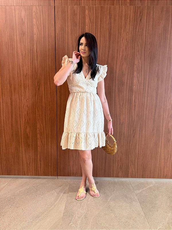 OPORTUNIDADE-Vestido GlóriaCurto Cordonê Manga bufante Cru