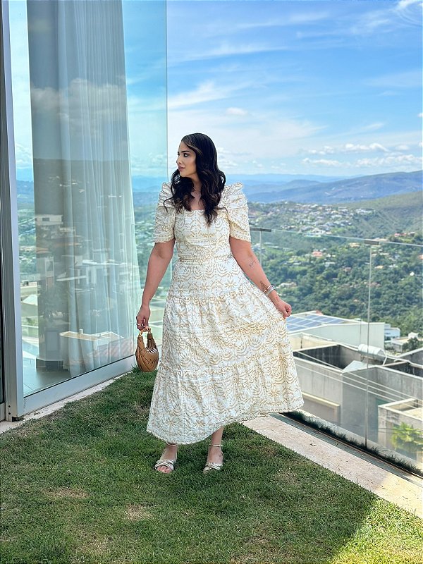 OPORTUNIDADE - Conjunto de Linho Bordado Bege com Bege