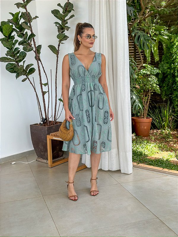 OPORTUNIDADE - Vestido Vitória Manga 3/4 Algodão Bordado em Cordonê Verde Oliva