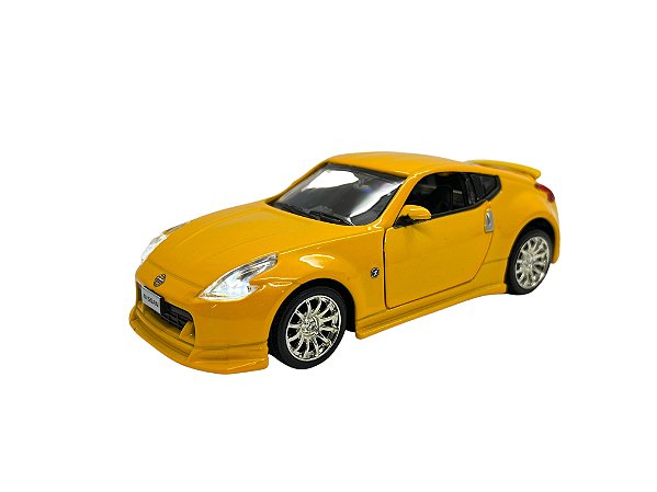 Miniatura Nissan 370Z Amarelo Acende Luz e Som 1:32