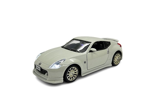 Miniatura Nissan 370Z Branco Acende Luz e Som 1:32
