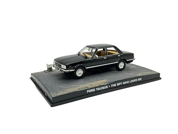 Miniatura Ford Taunus The spy who loved me Coleção 007 1:43