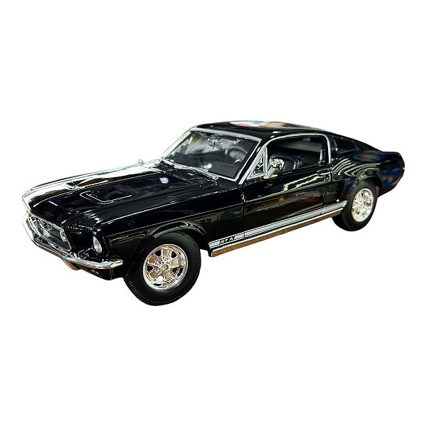 Miniatura Ford Mustang 1967 GTA Fastback Preto Maisto 1:18