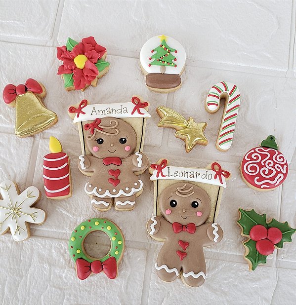 Casal Ginger segurando plaquinhas (cortadores)