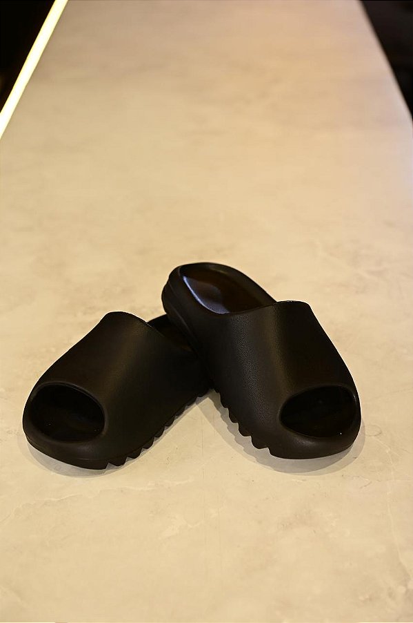 Chinelo Preto Nuvem Escrita Lado