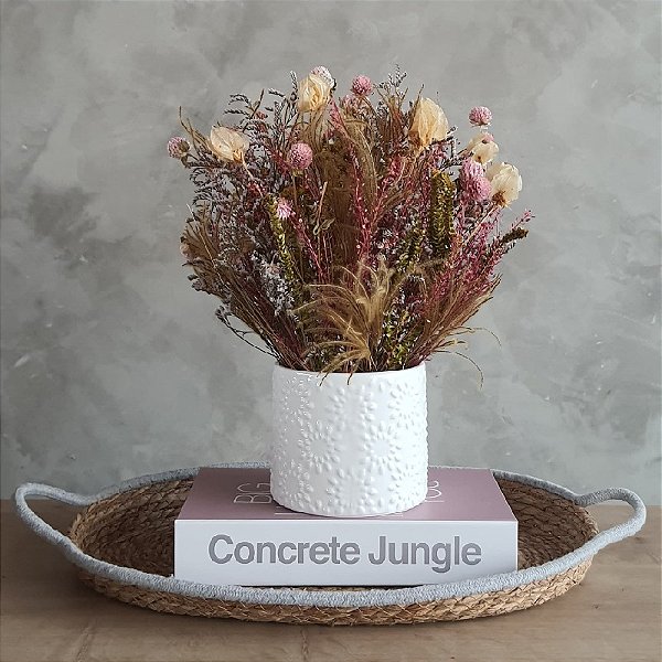 ARRANJO DE FLORES DESIDRATADAS TONS ROSAS COM BEGE