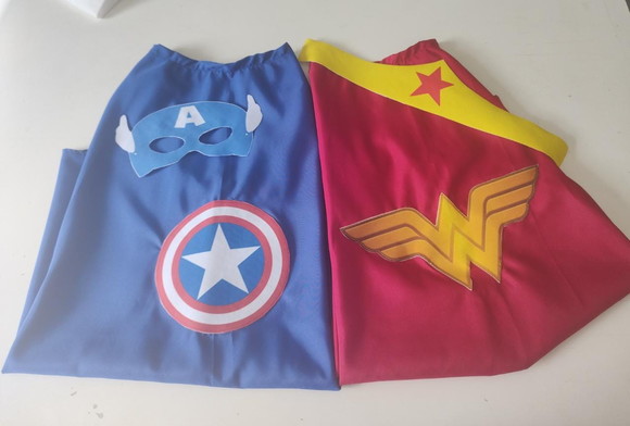 Capa de Super Herói com a Máscara