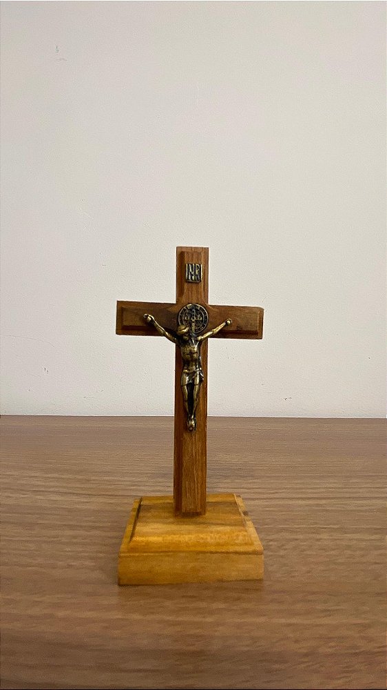 Crucifixo de Mesa Madeira 10cm Ouro Velho