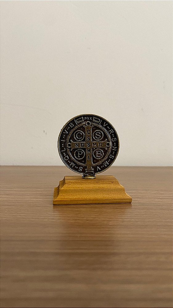 Medalha São Bento 6cm Ouro Velho Base Madeira