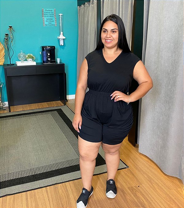 Macaquinho Curto franzido Na Lateral Plus Size