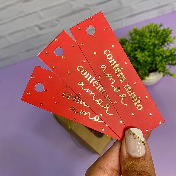 Tag Palito Hot Stamping Dourado "Contém Muito Amor" vermelho