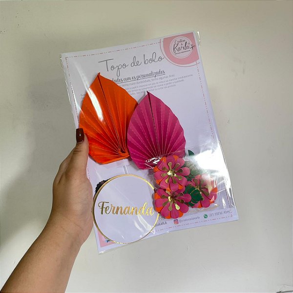 Topo de bolo floral nome + flores + elementos